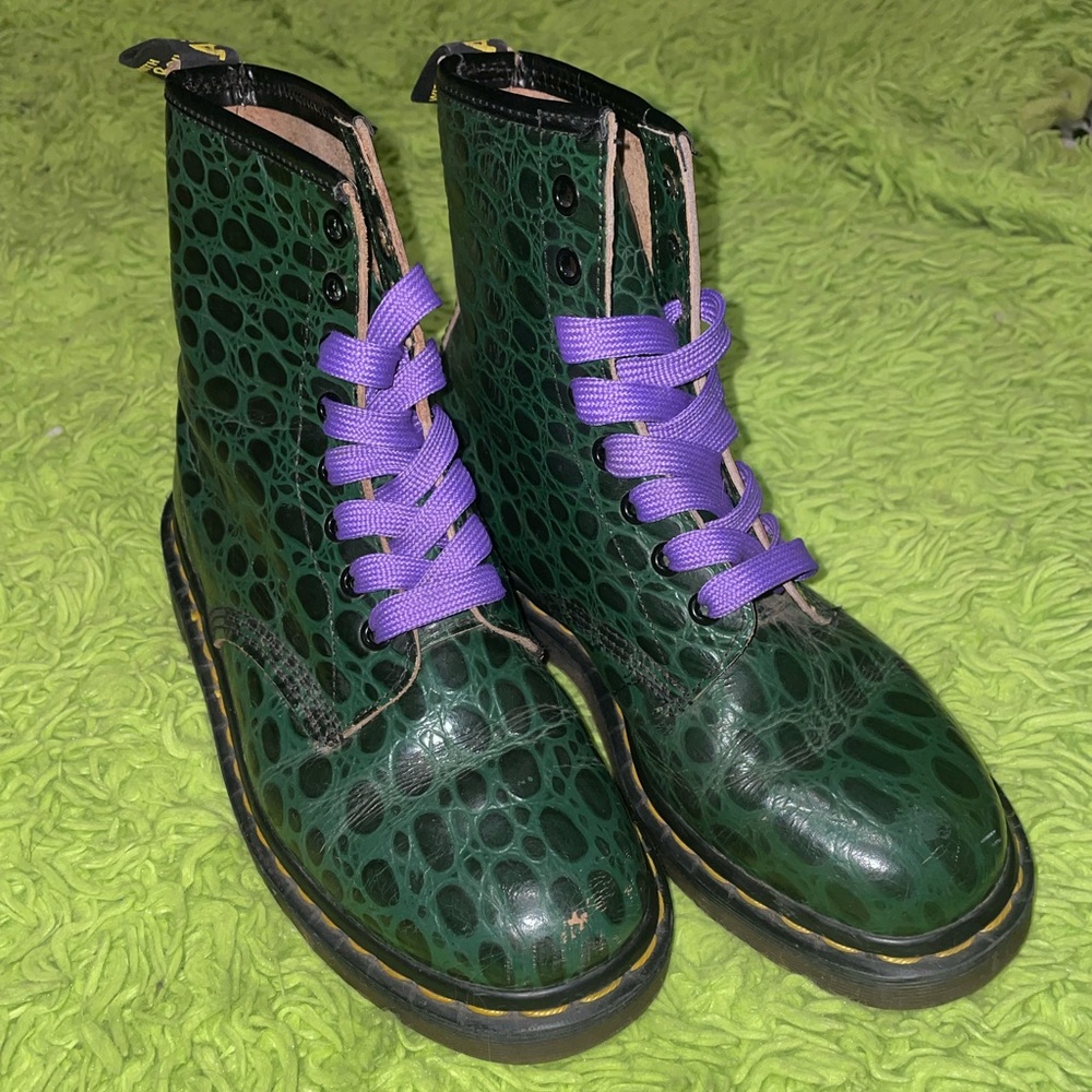 RARE! Green croc docs!